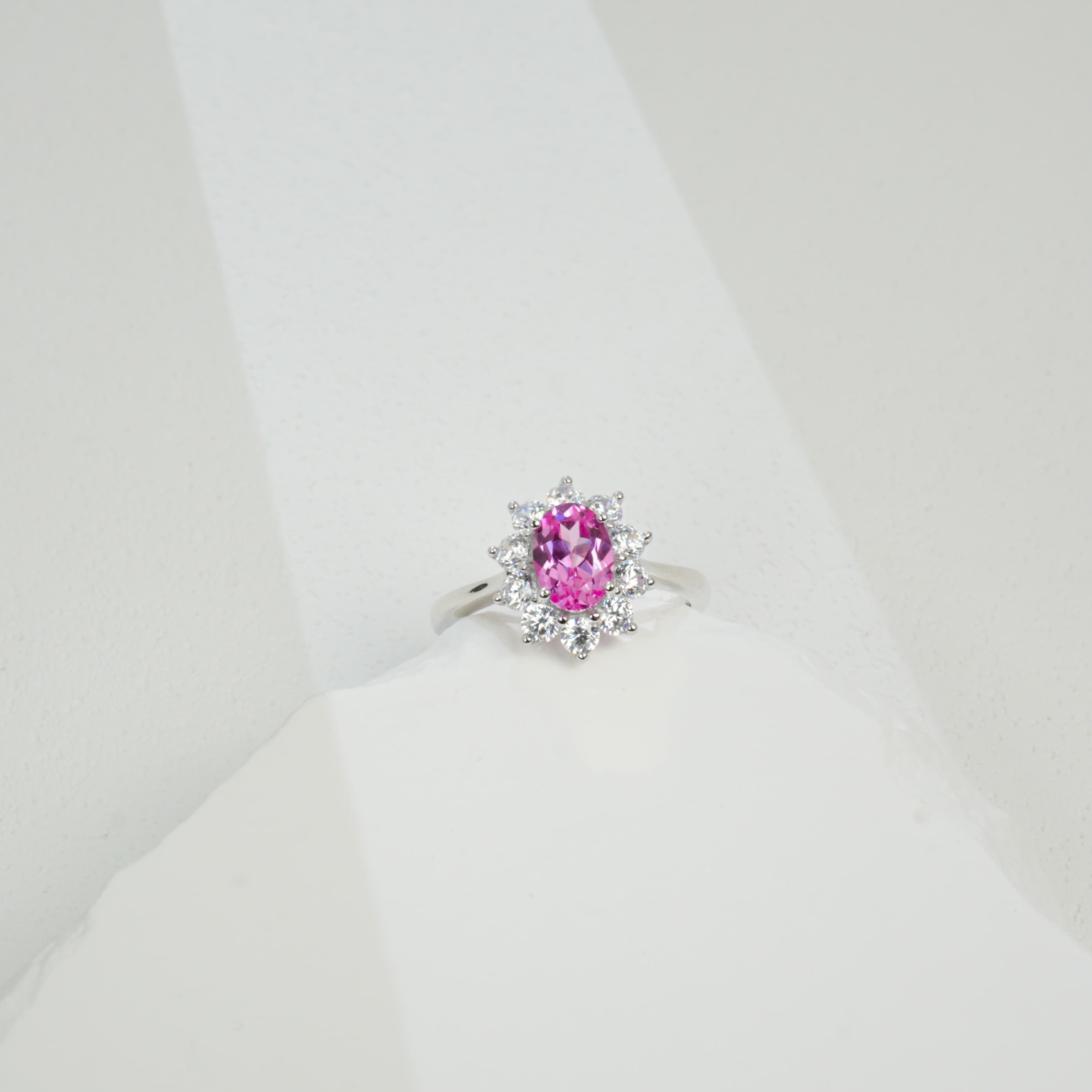 Oval padparadscha ring