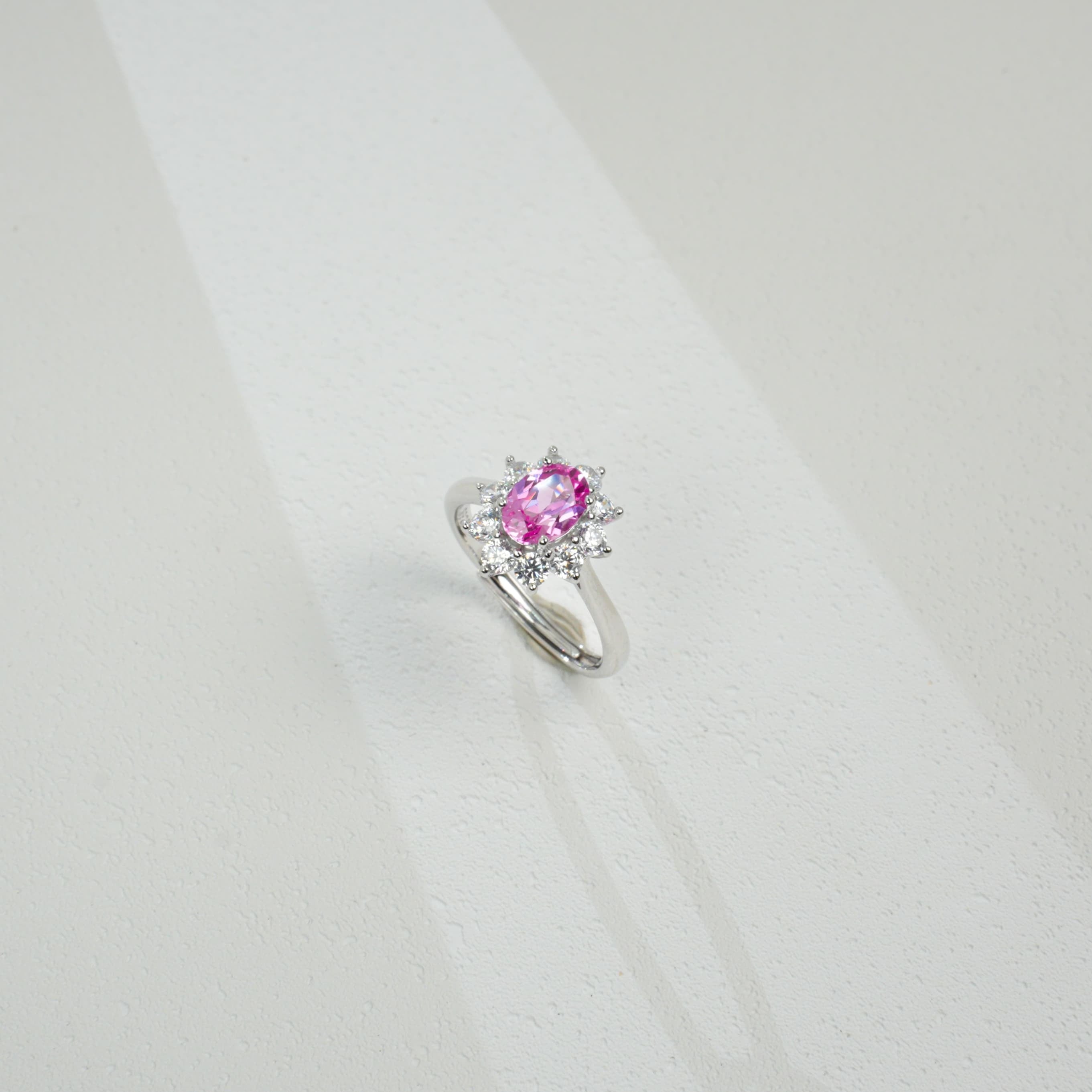 Oval padparadscha ring