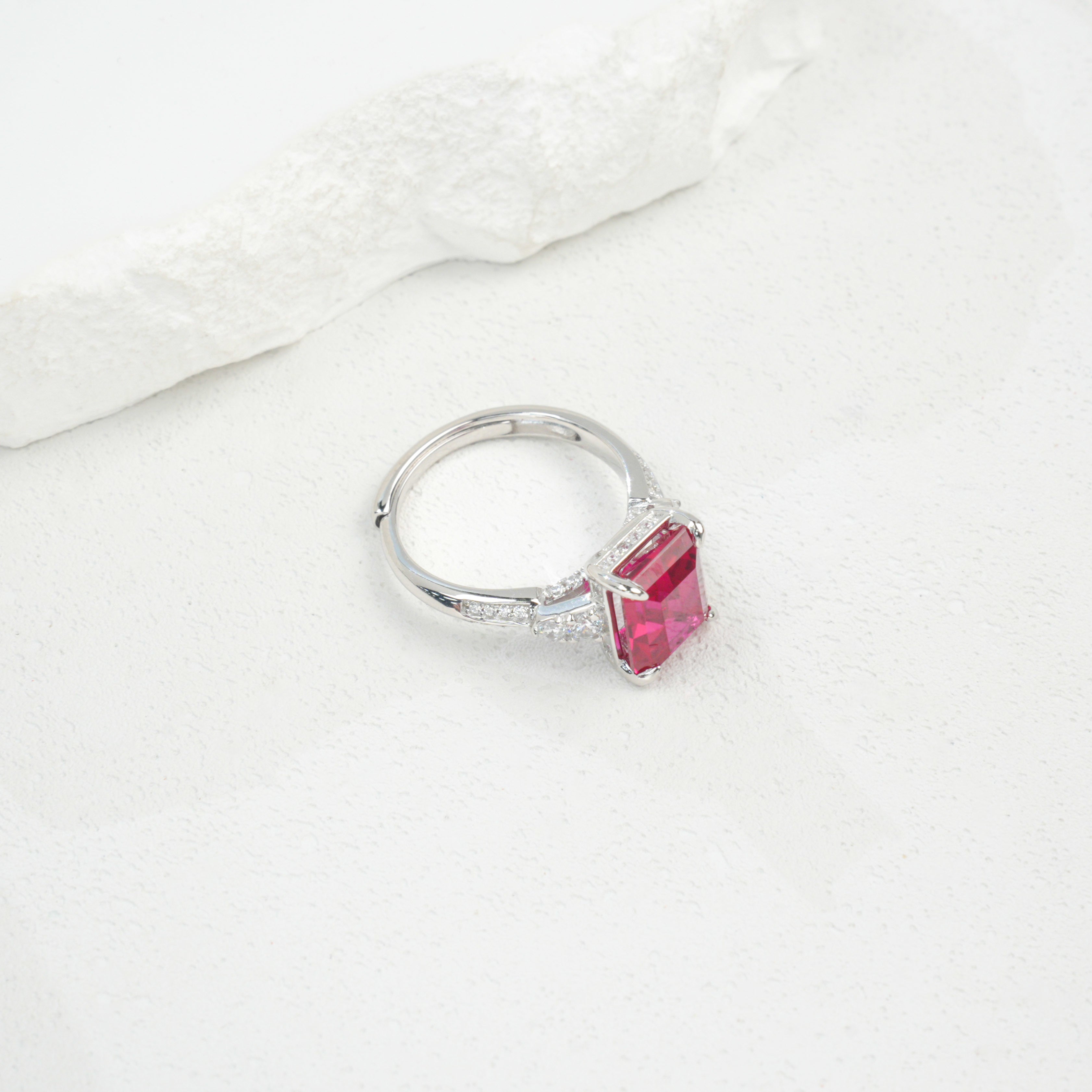 Cultivated Emeralds-Prismatic Elegant Ring