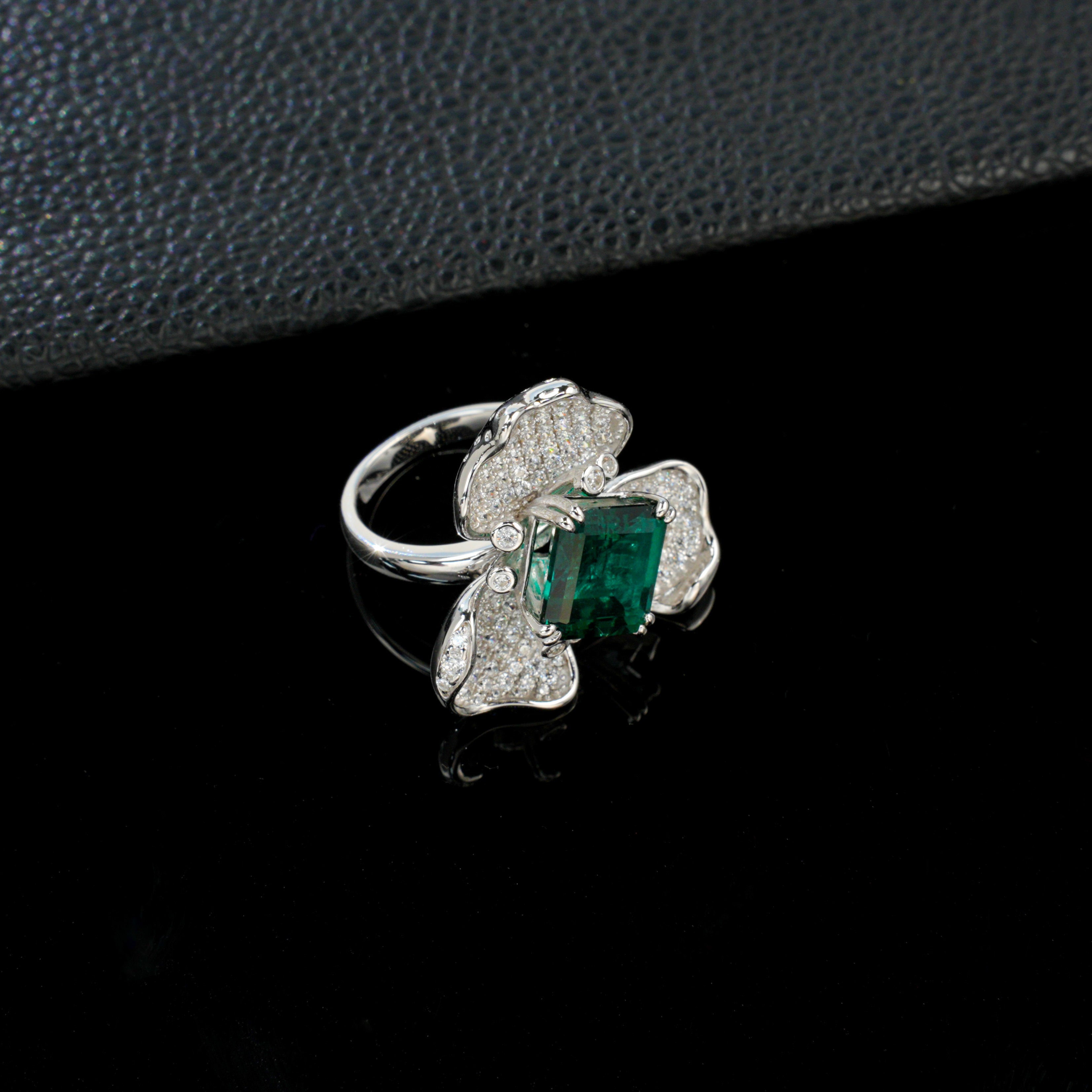 Lab-Grown Emerald - Lucky Clover Ring