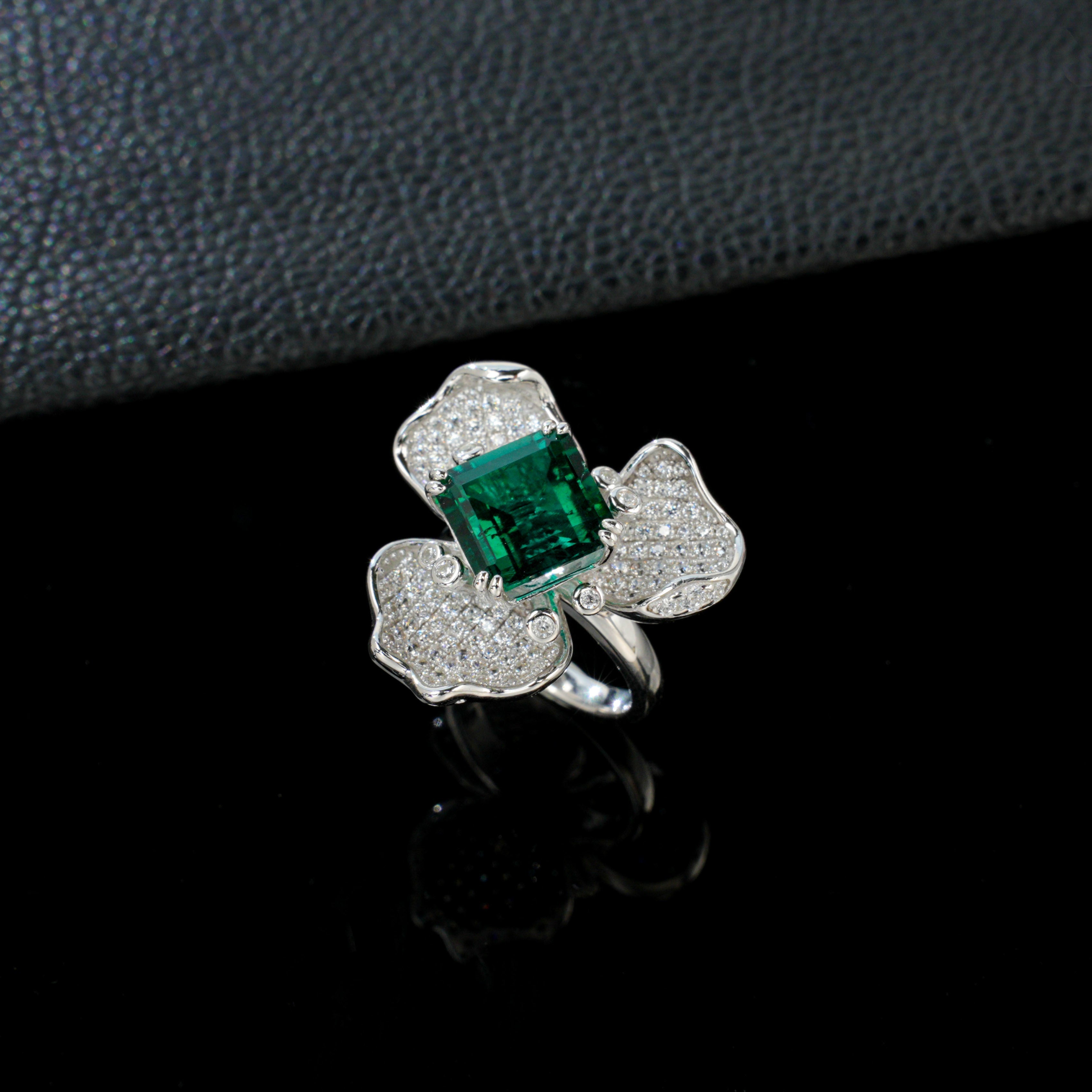 Lab-Grown Emerald - Lucky Clover Ring