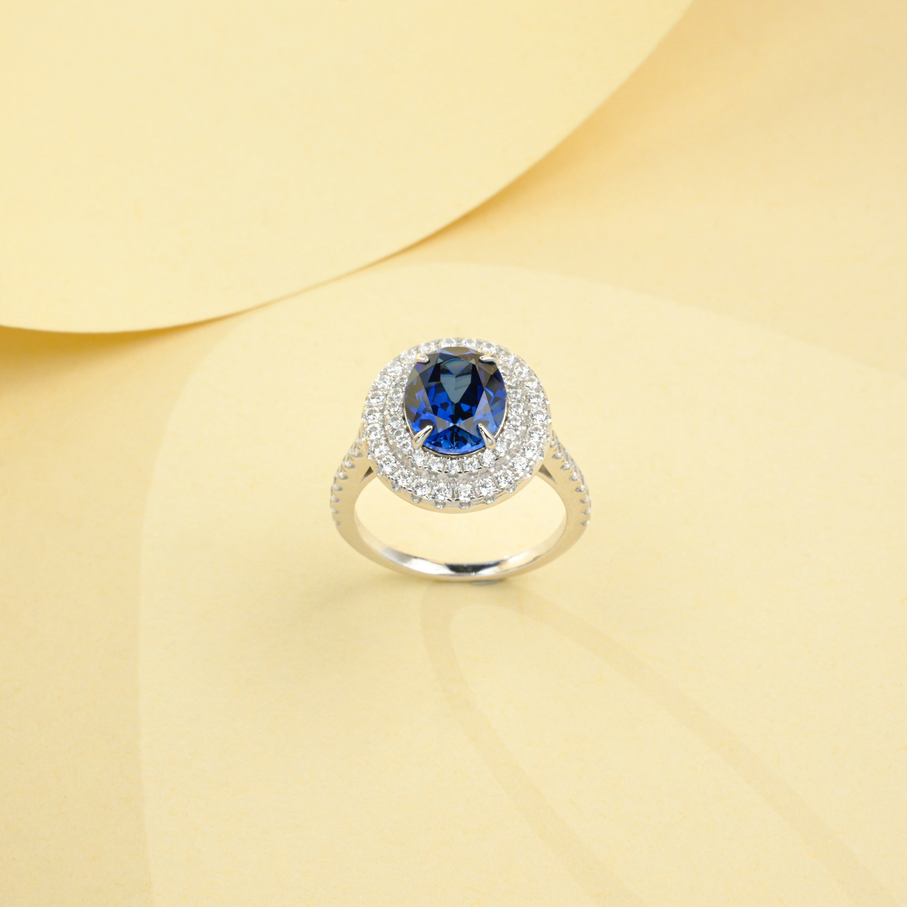 ab-Grown Emerald - Diamond-Halo Concentrated Emerald Round Glow Ring