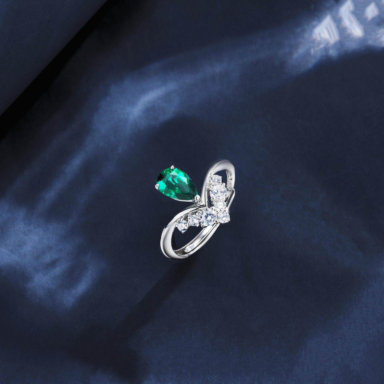 Lab-Grown Emerald - Dewy Cluster Starburst Ring