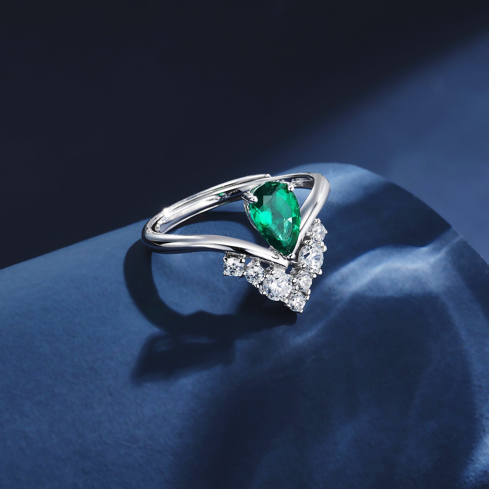 Lab-Grown Emerald - Dewy Cluster Starburst Ring