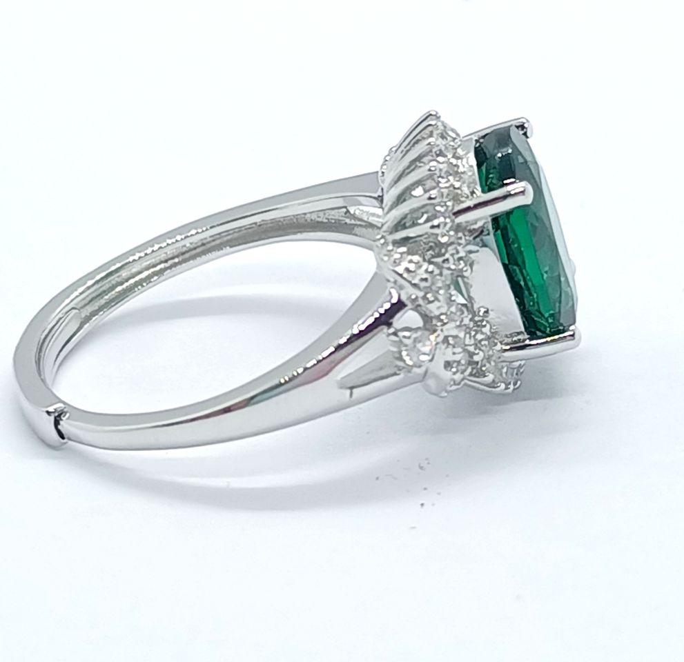 Lab-Grown Emerald - Oval Emerald Diamond Branching Glow Ring