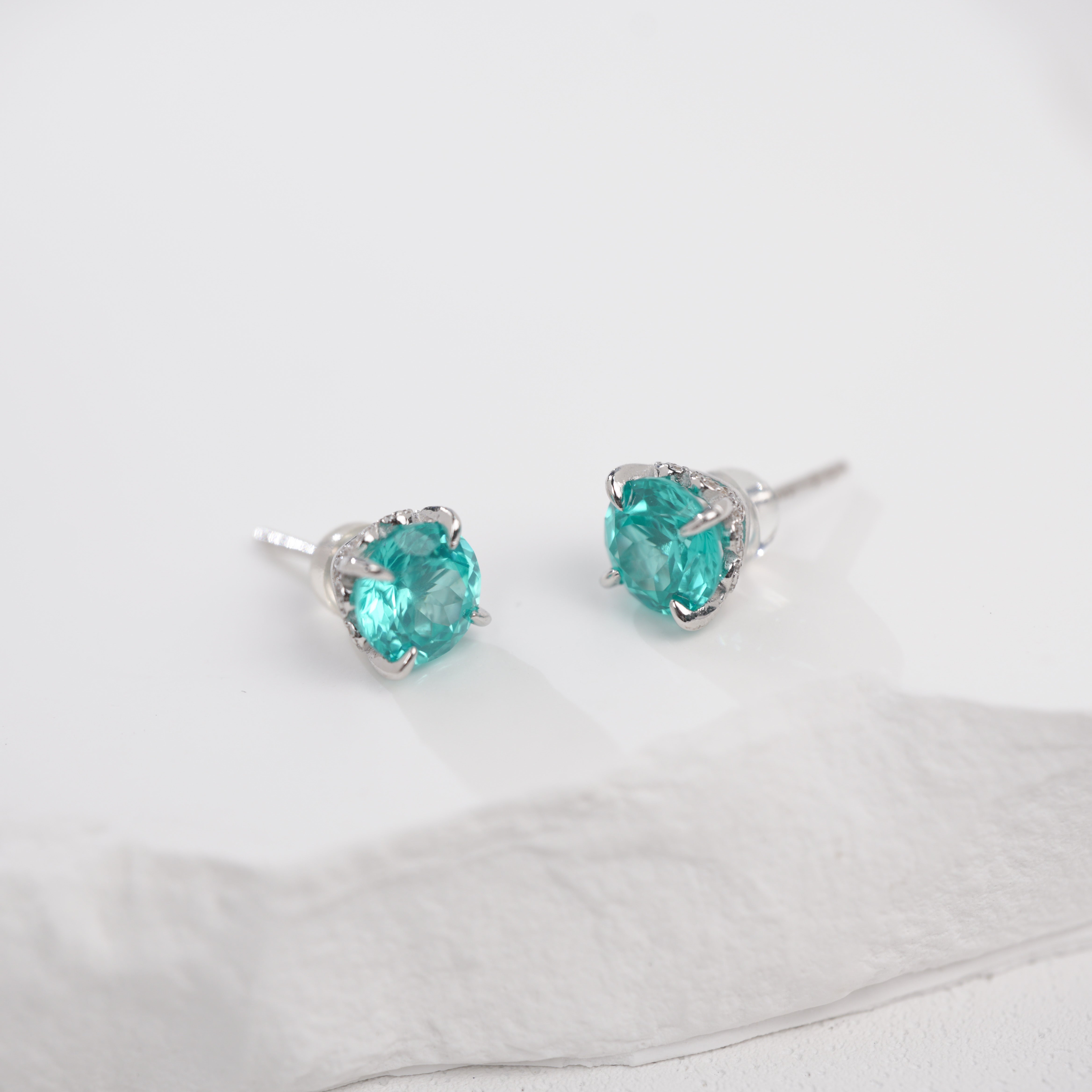Lab-Grown Emerald - Green Round Diamond Stud Minimalist Earrings