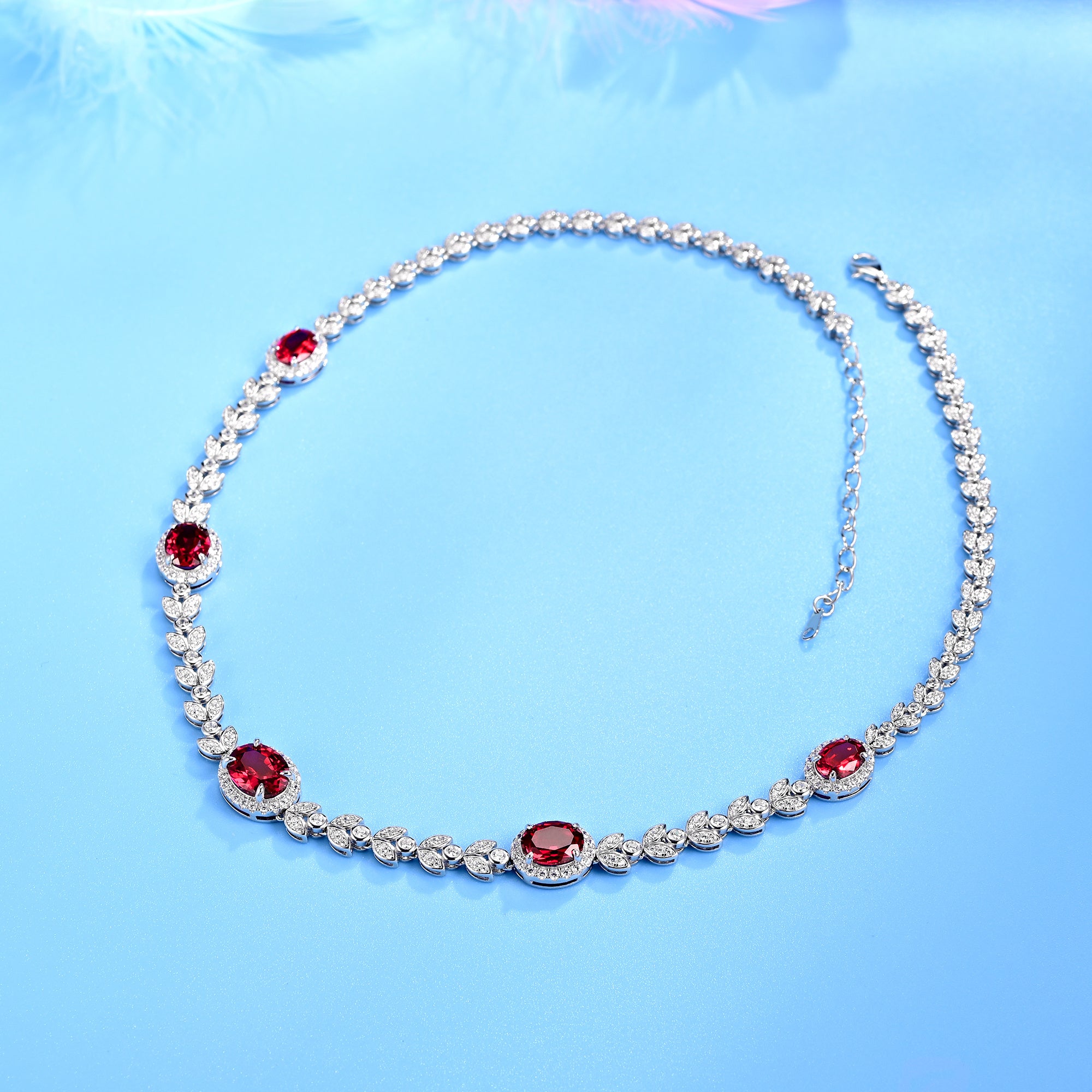 Ye Luo Hua Ting | Lab-Created Emerald and Diamond Halo Necklace